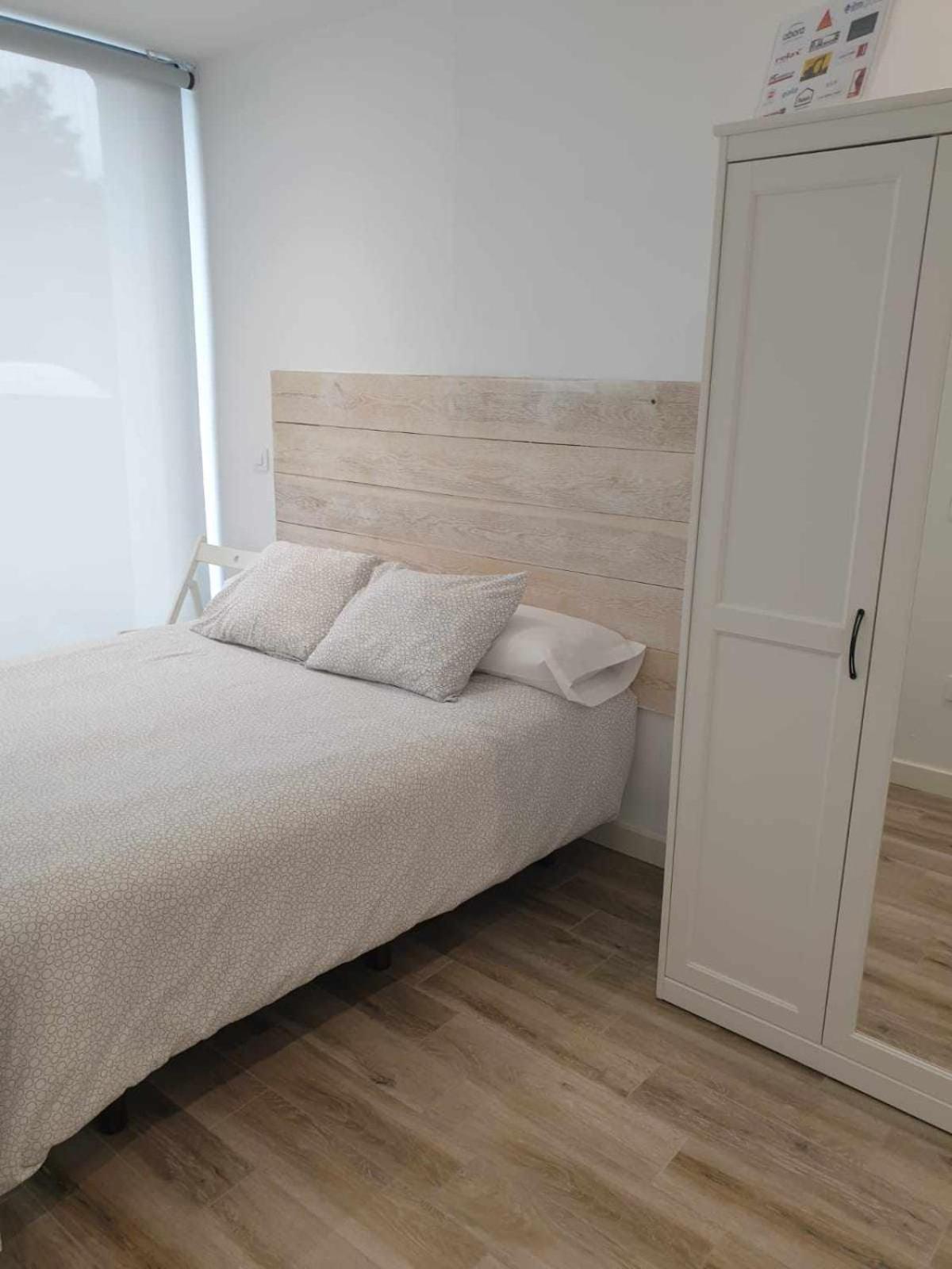 Apartamentos Turisticos El Balcon De Llavandes كولومبيريز الغرفة الصورة